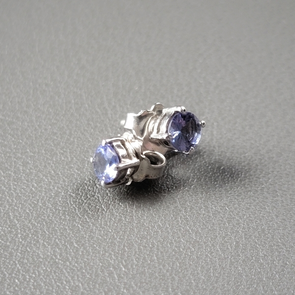 Sterling Silver Stud earrings - Picture 6 of 6